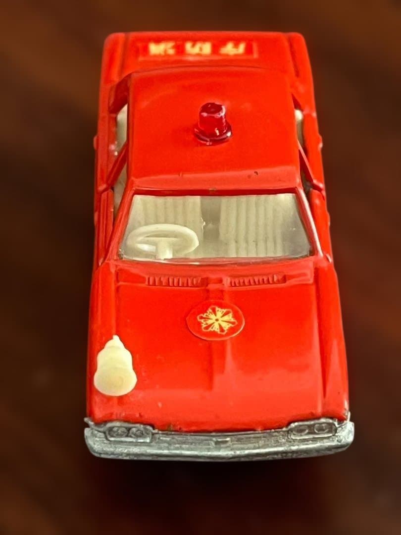 N*︎様 ◆トミカ No.27 トヨタ クラウン ファイアチーフカー 黒箱