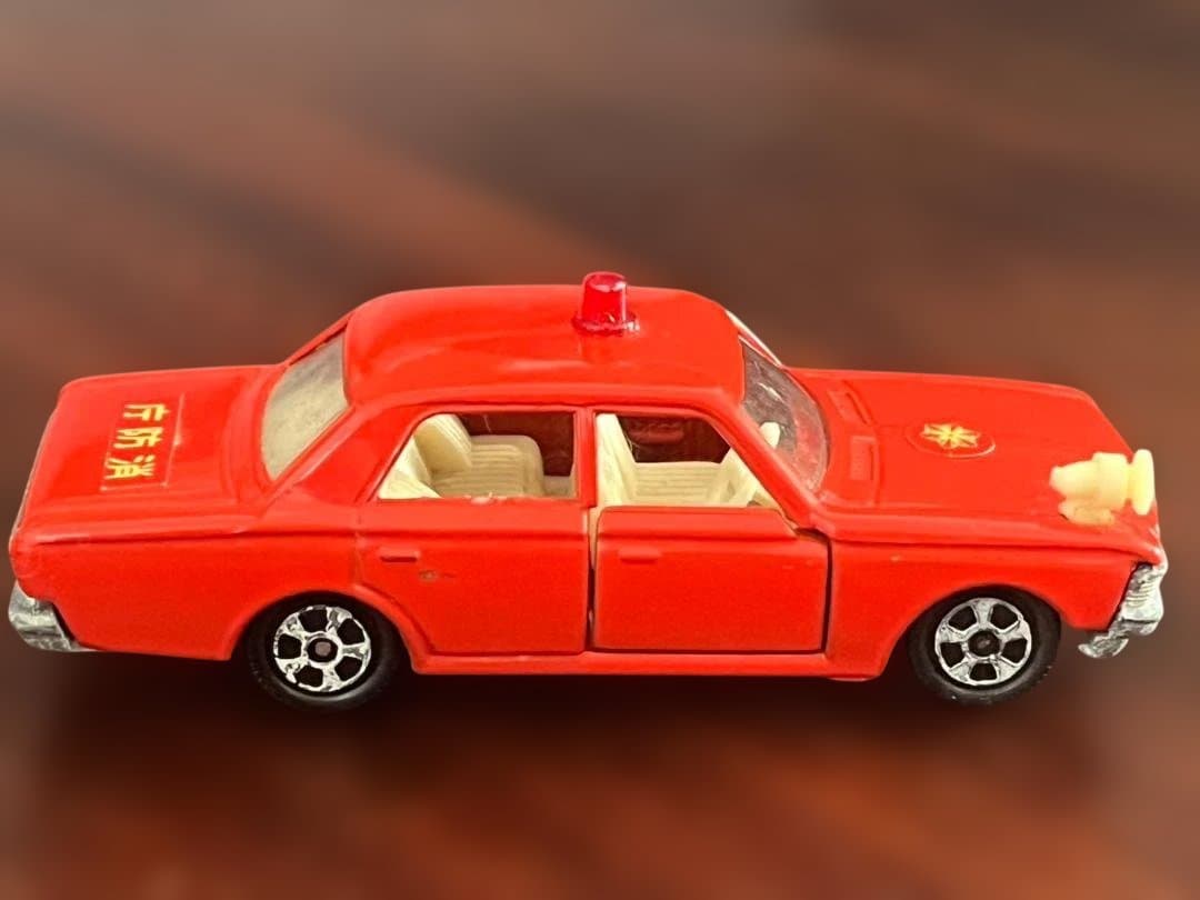 N*︎様 ◆トミカ No.27 トヨタ クラウン ファイアチーフカー 黒箱