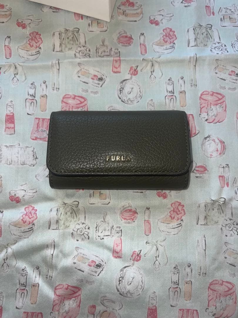 新品未使用 FURLA レザーキーケース カーキ 保存袋付き