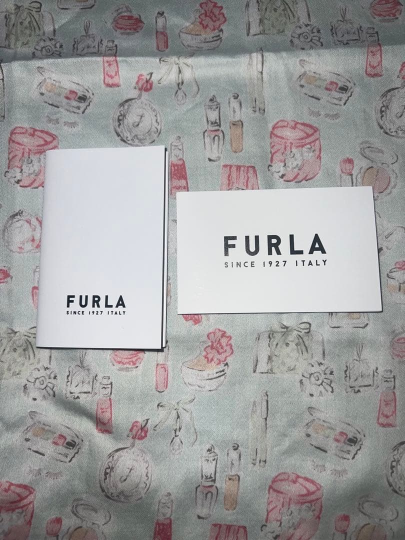 新品未使用 FURLA レザーキーケース カーキ 保存袋付き