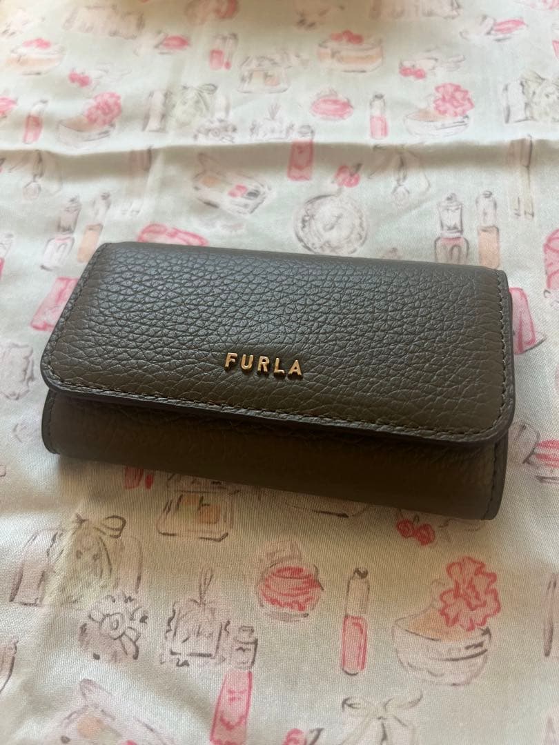 新品未使用 FURLA レザーキーケース カーキ 保存袋付き
