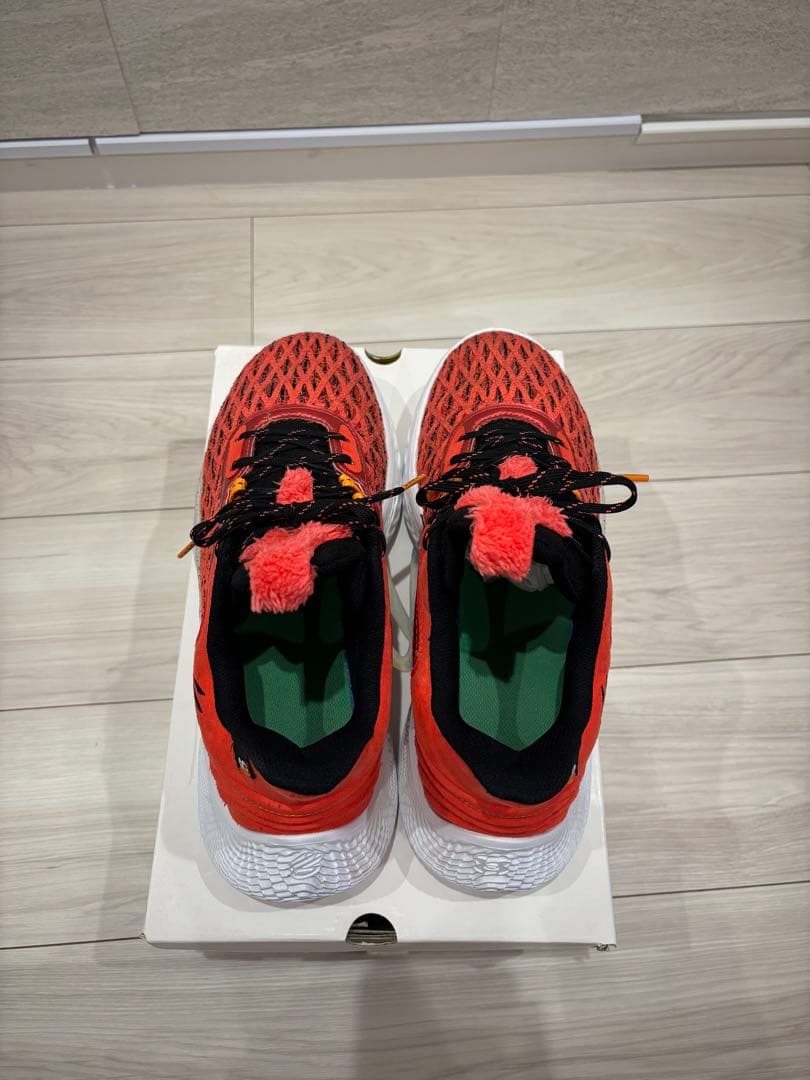 Curry9 UNDER ARMOUR セサミストリートエルモ 27.5cm
