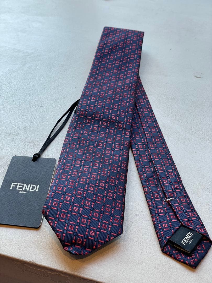【新品未使用】FENDI ネクタイ ネイビー/レッド 幾何学模様　成人式向け