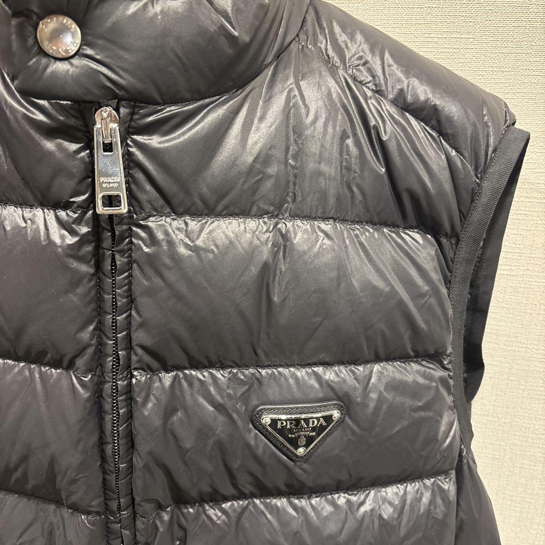 PRADA プラダ ダウンベスト ブラック 黒 三角ロゴ