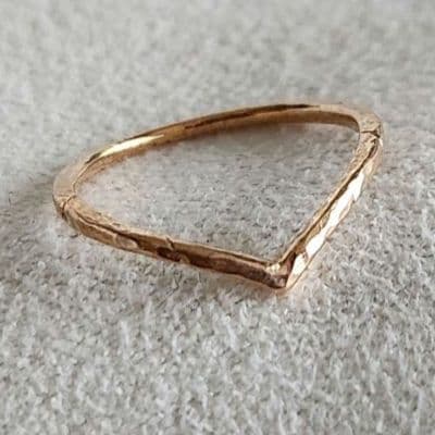 V字♡3号【エテ】K10 Vライン ゴールド ピンキーリング☆アガット 好きも
