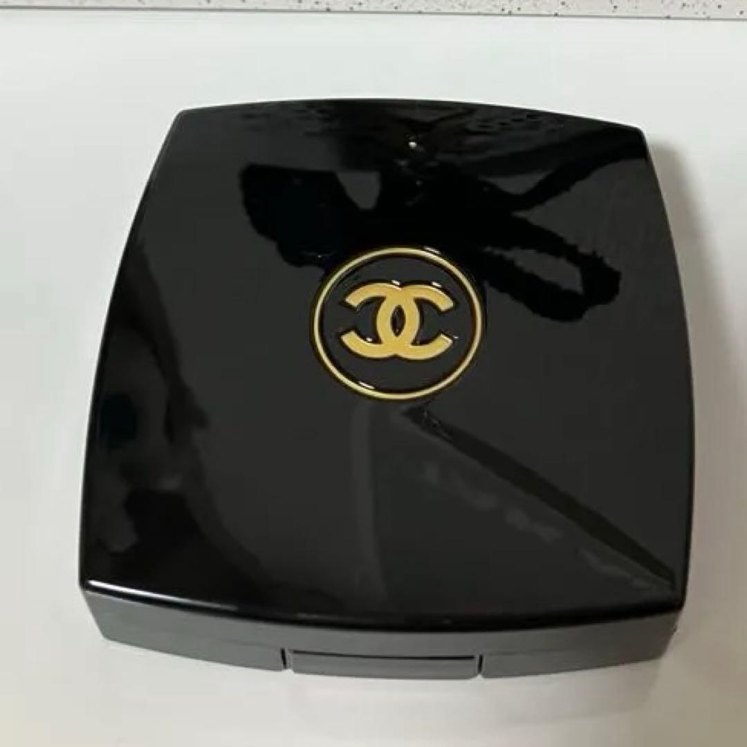 シャネルのチャーム付 特別限定品　CHANEL レ キャトルオンブル 397