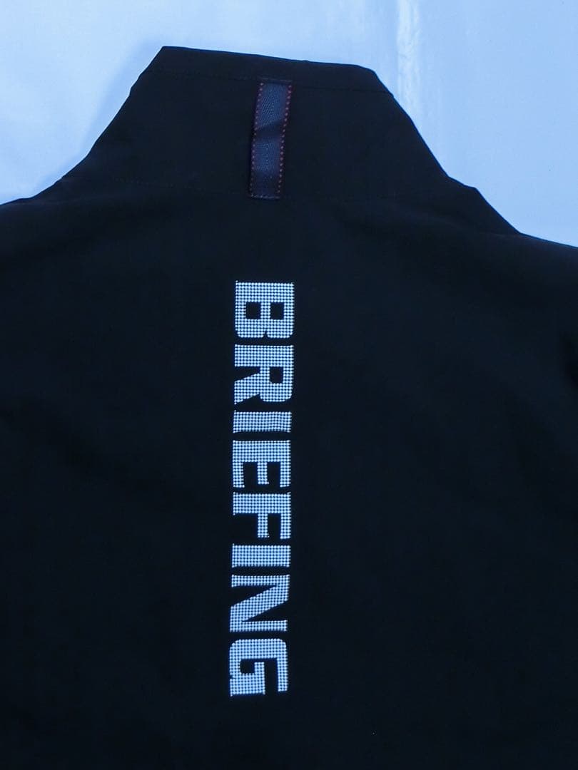 BRIEFING ブリーフィング 濃紺で前開きの長袖ウィンドジャケット XL