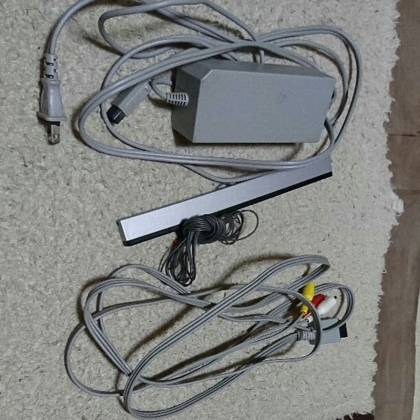 wiiの本体とカセットと付属品セット！