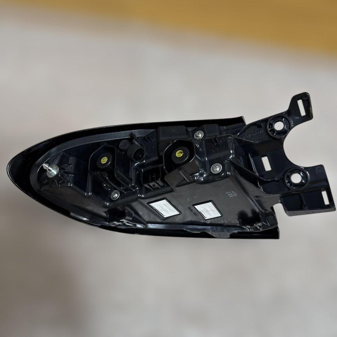 クラウンスポーツ　テールランプ　右側　美品