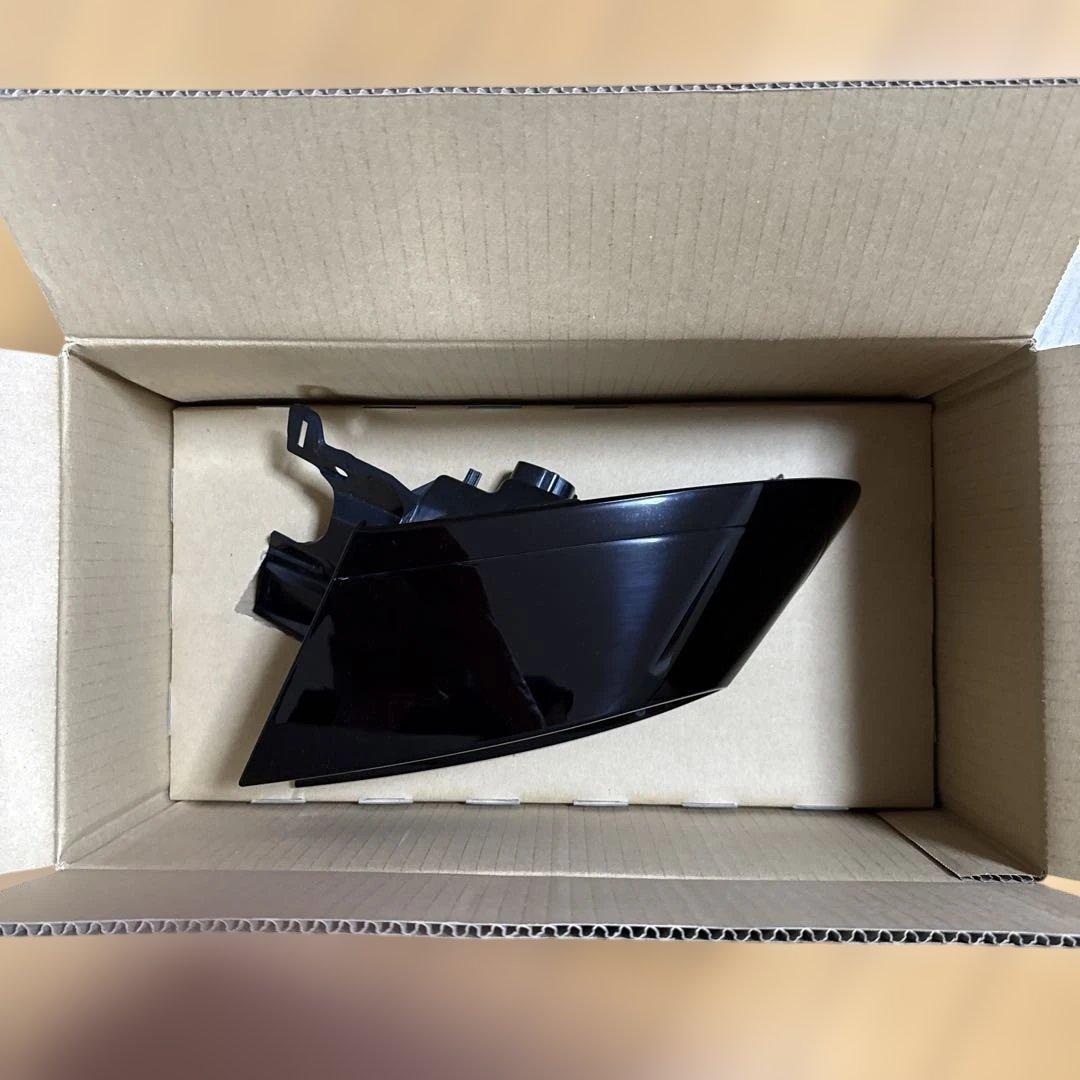 クラウンスポーツ　テールランプ　右側　美品