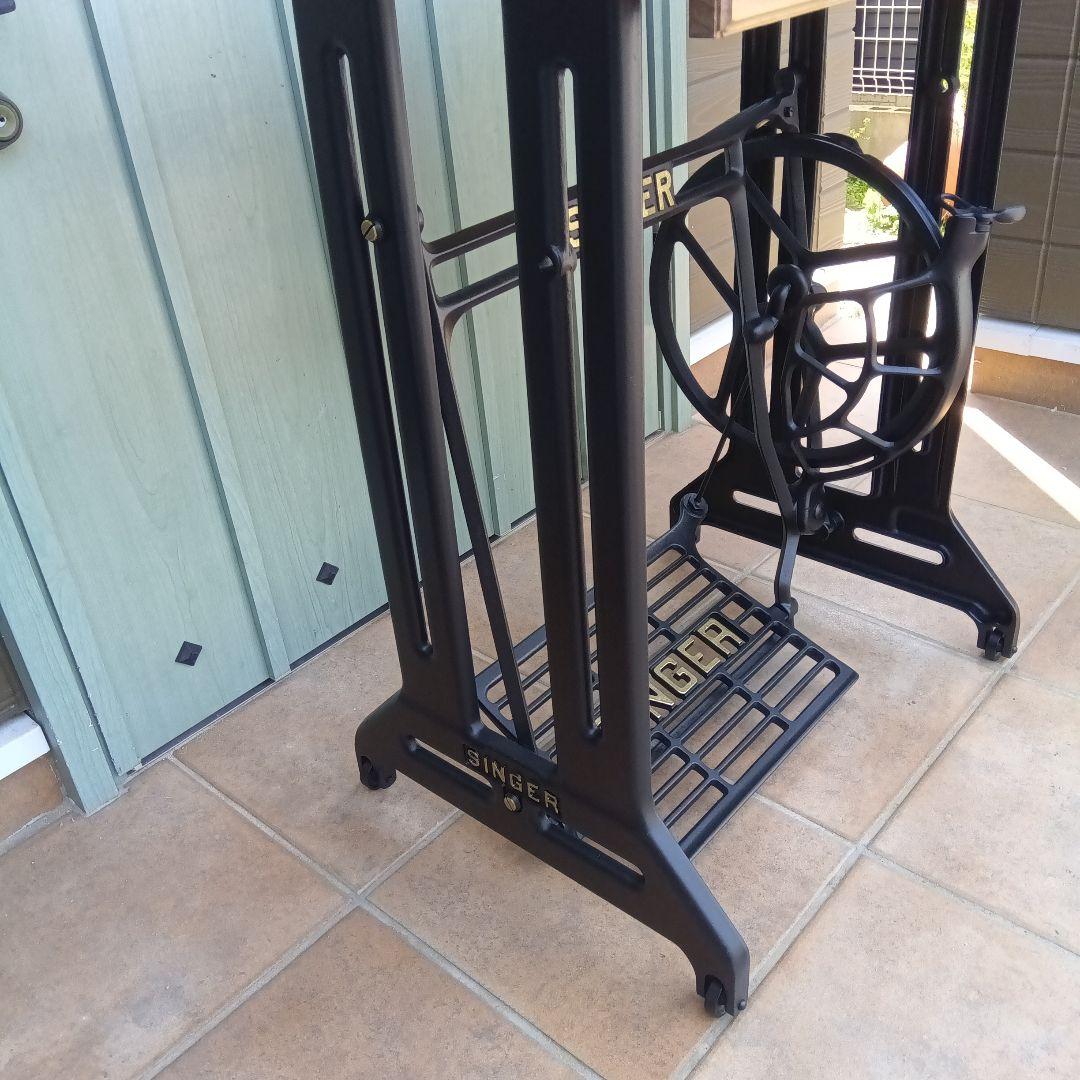 足踏みミシンテーブル　Singer①