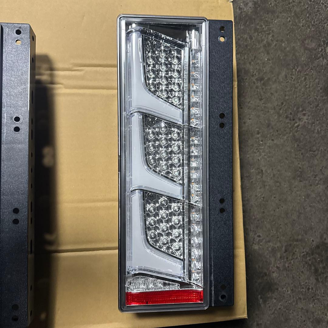 Y*G様 小糸製3連LEDテールランプ