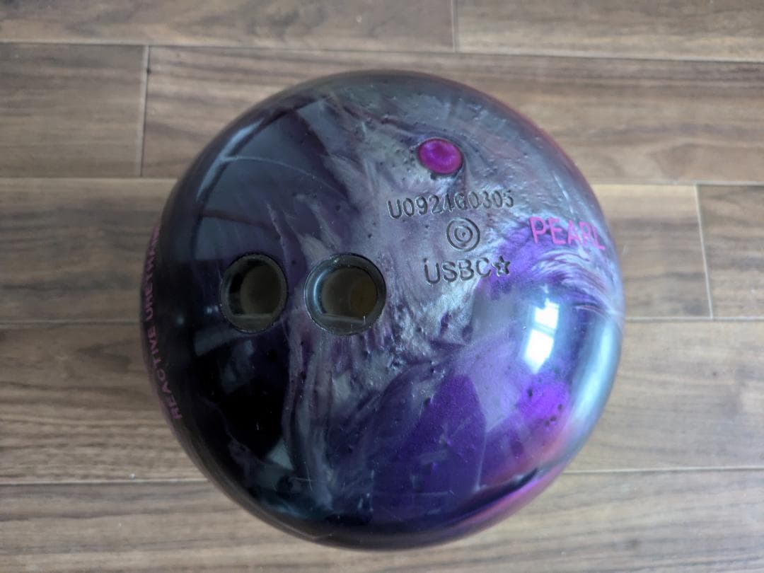 【毎日値下げ中】 ボウリングボール　アップビート＋１個　９ポンド　サムレス