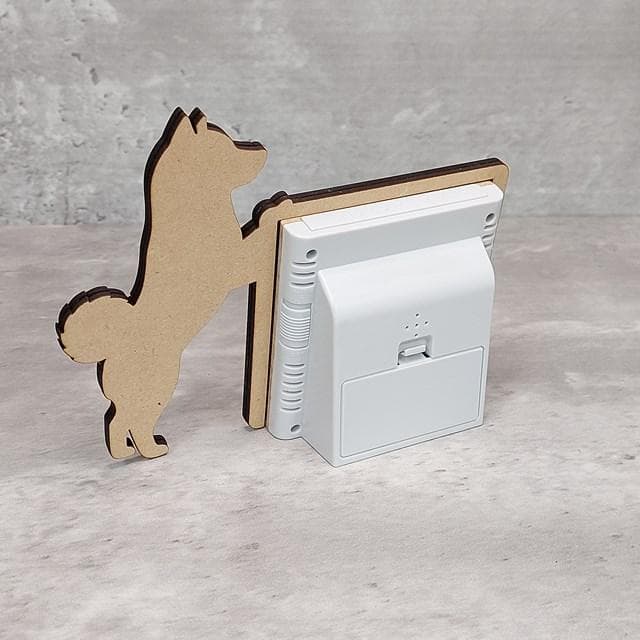 【電波時計】ワンちゃんが寄り添う電波デジタル時計 ― 柴犬　オレンジ