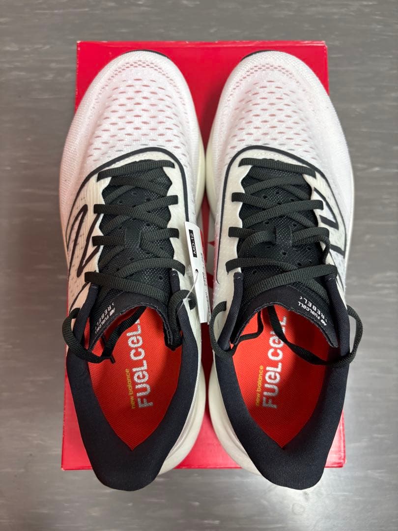 New Balance FuelCell Rebel 26.5cm【新品】