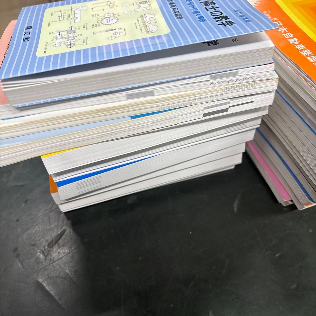自動車整備士　二級、三級、教科書 問題集　全28冊セット