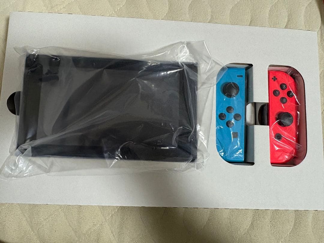 Nintendo Switch 本体 青と赤 Joy-Con その他カセット3点