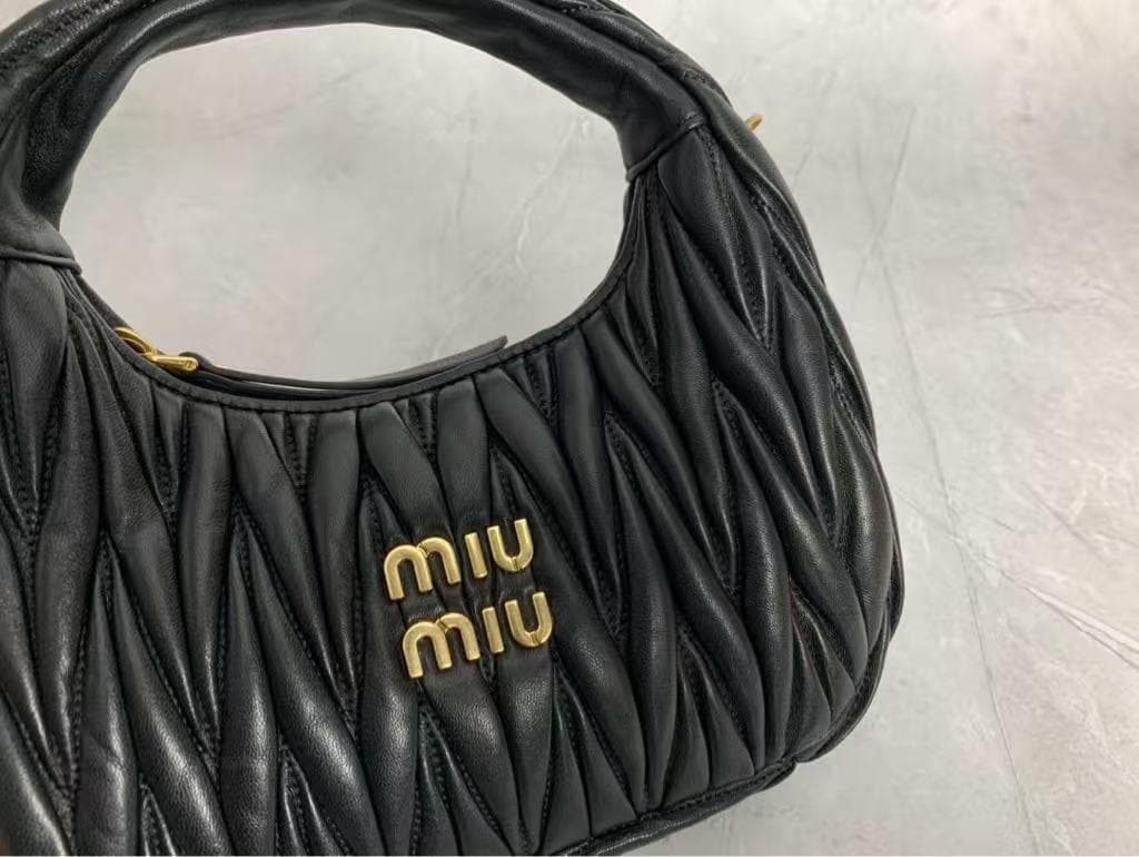 mīu mīu ブラック ショルダーバッグ