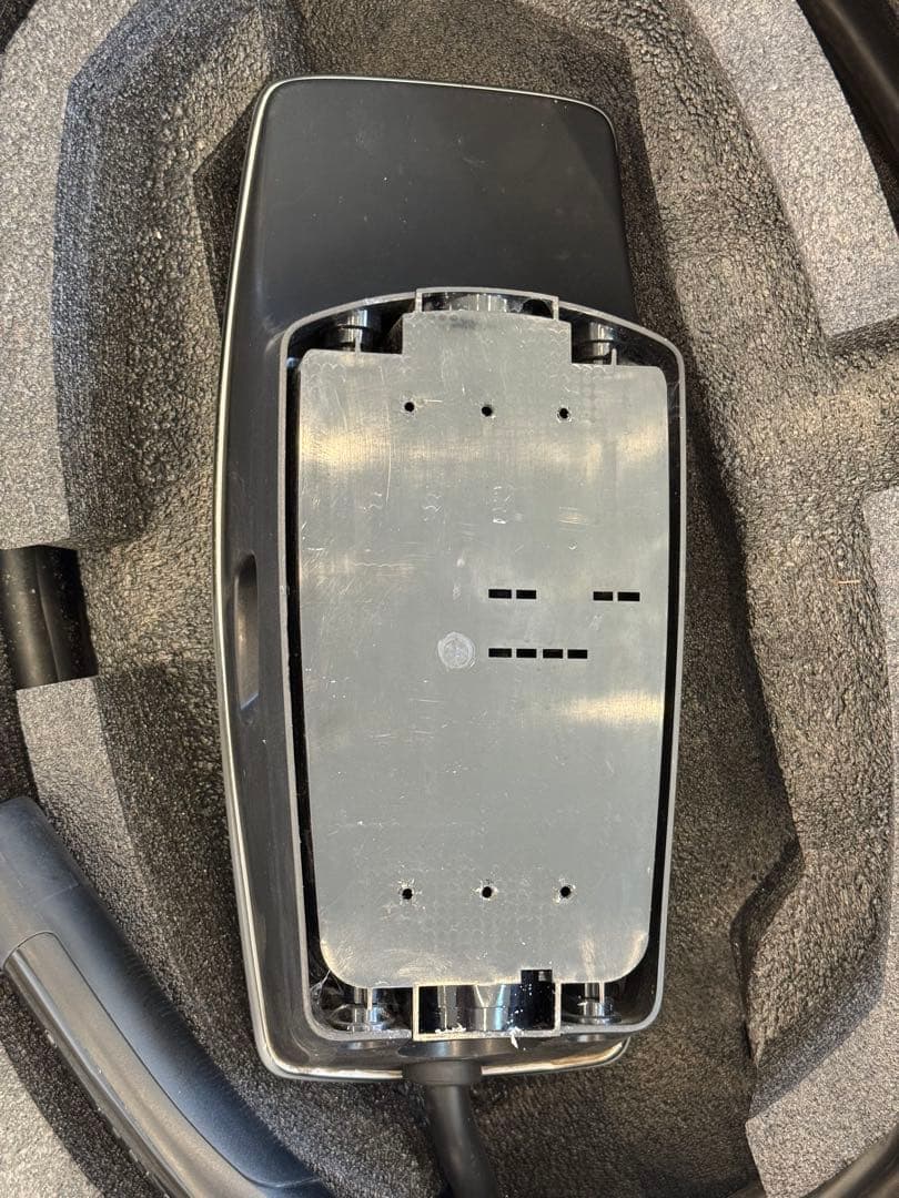 Tesla テスラ　ウォールコネクター