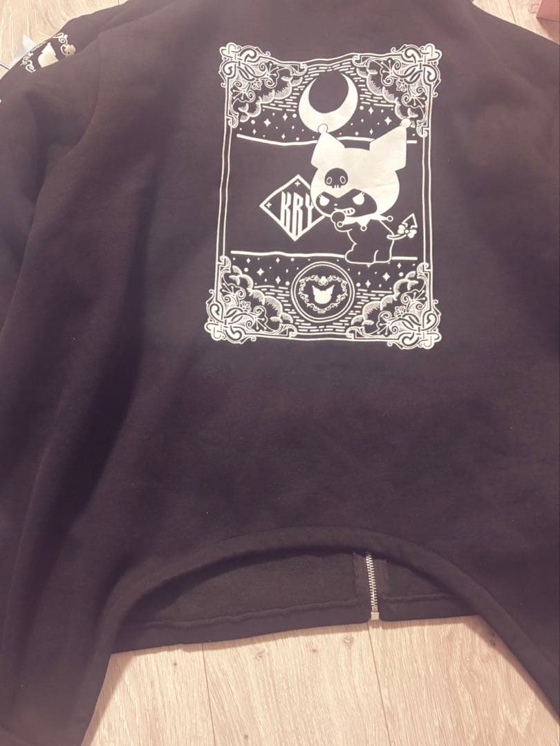 KRY クロミ kuromi GOTH 裏起毛ボリュームネックBIGパーカー