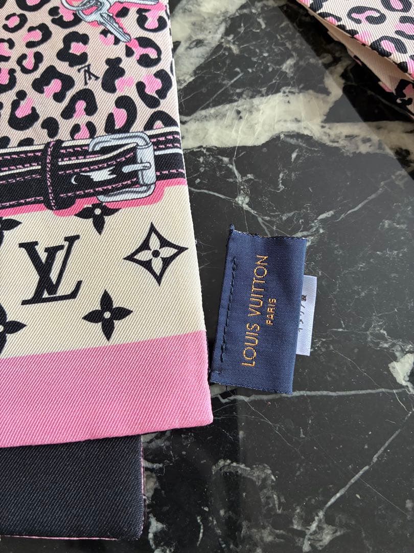 LOUIS VUITTON レオパード柄スカーフ