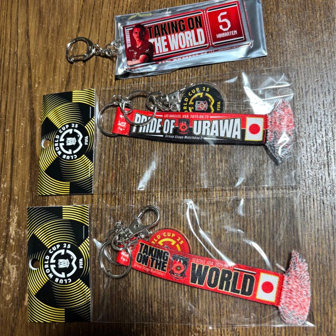 浦和レッズ　ユニフォーム　キーホルダー