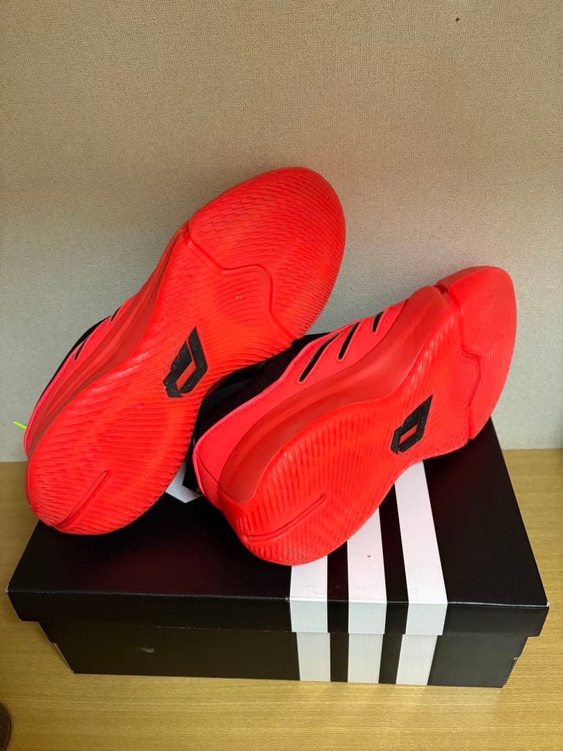 adidas バスケットボールシューズ レッド/ブラック/イエロー