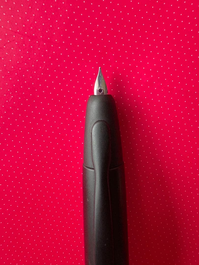 PILOT キャップレス万年筆　ブラックマット　Ｆ