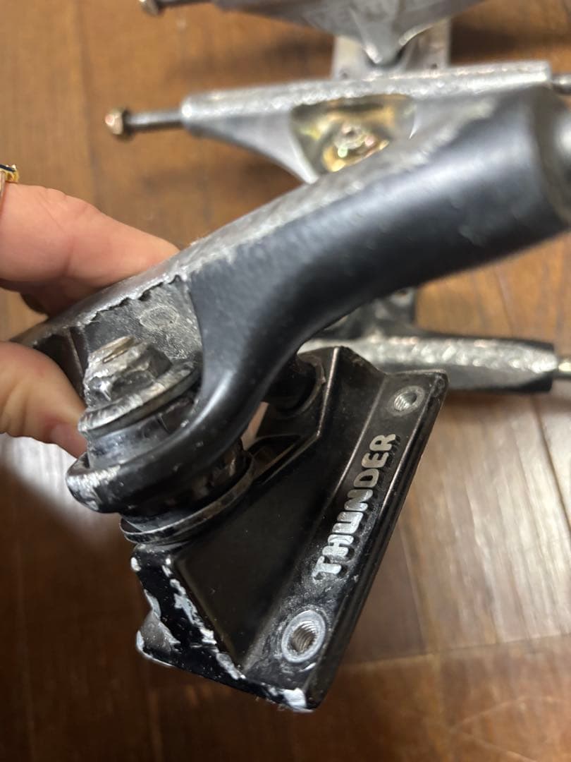 THUNDER パーツ　トラック　セット売り　スケボー　スケートボード