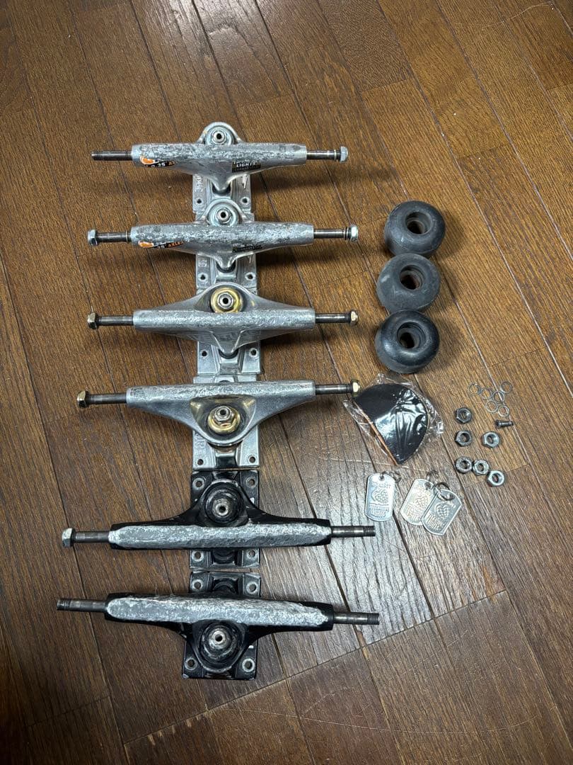 THUNDER パーツ　トラック　セット売り　スケボー　スケートボード