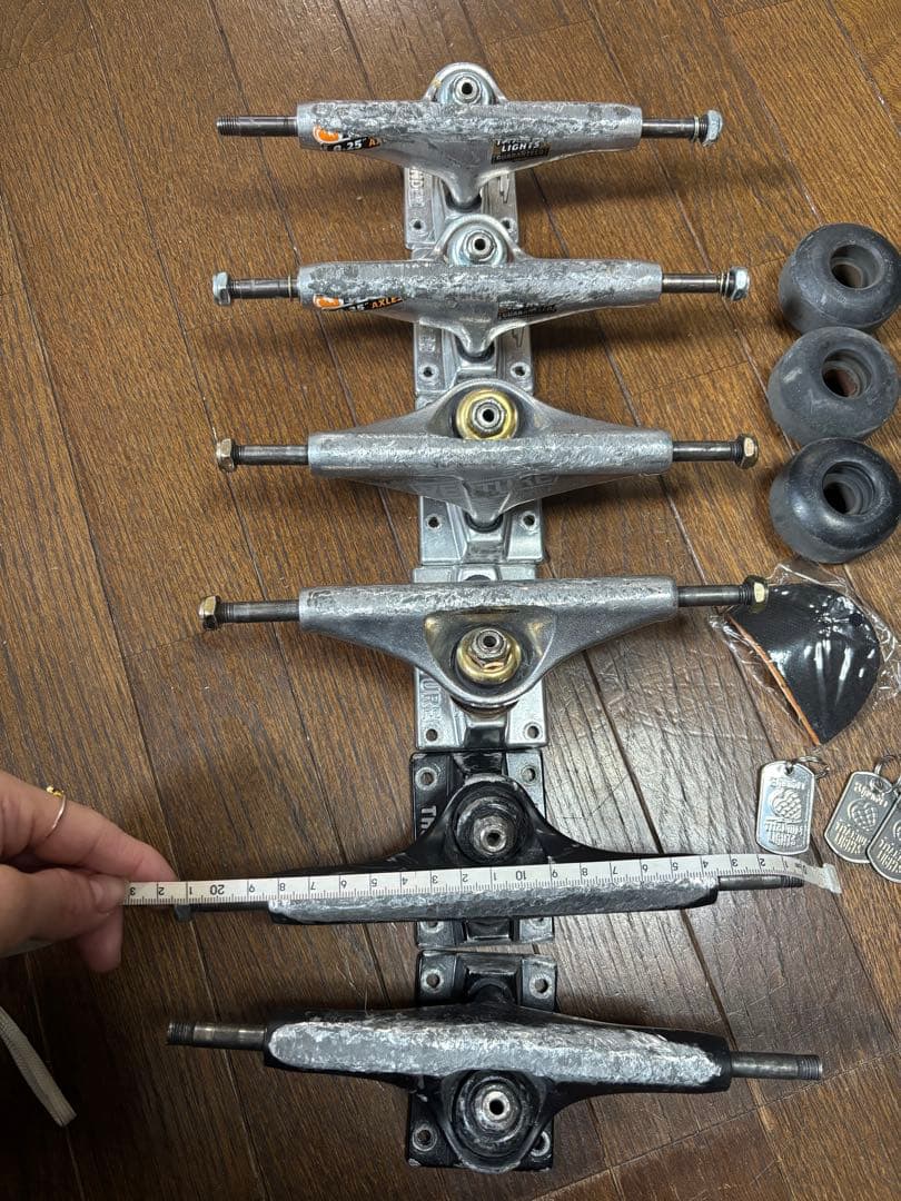 THUNDER パーツ　トラック　セット売り　スケボー　スケートボード