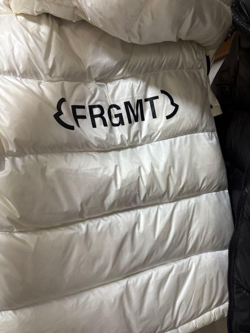 MONCLER Fragment コラボダウンベスト白