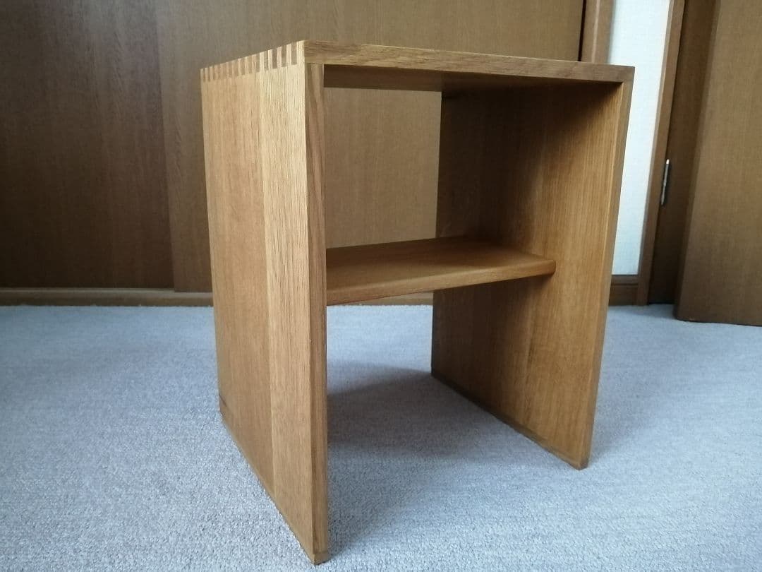 サイド・テーブル、スツール