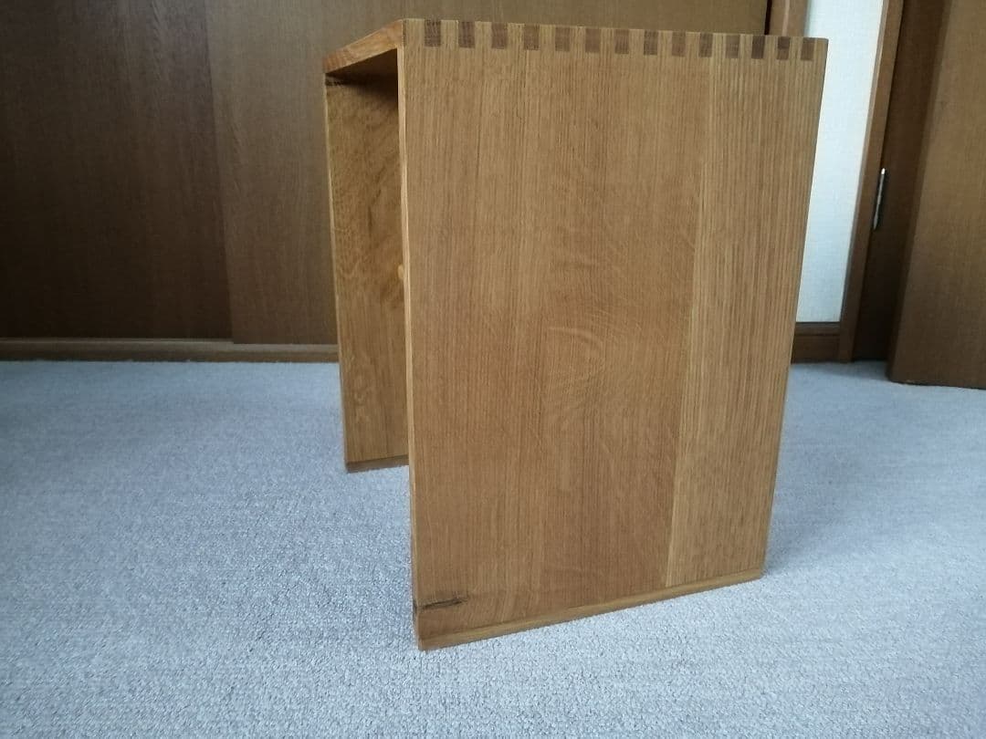 サイド・テーブル、スツール