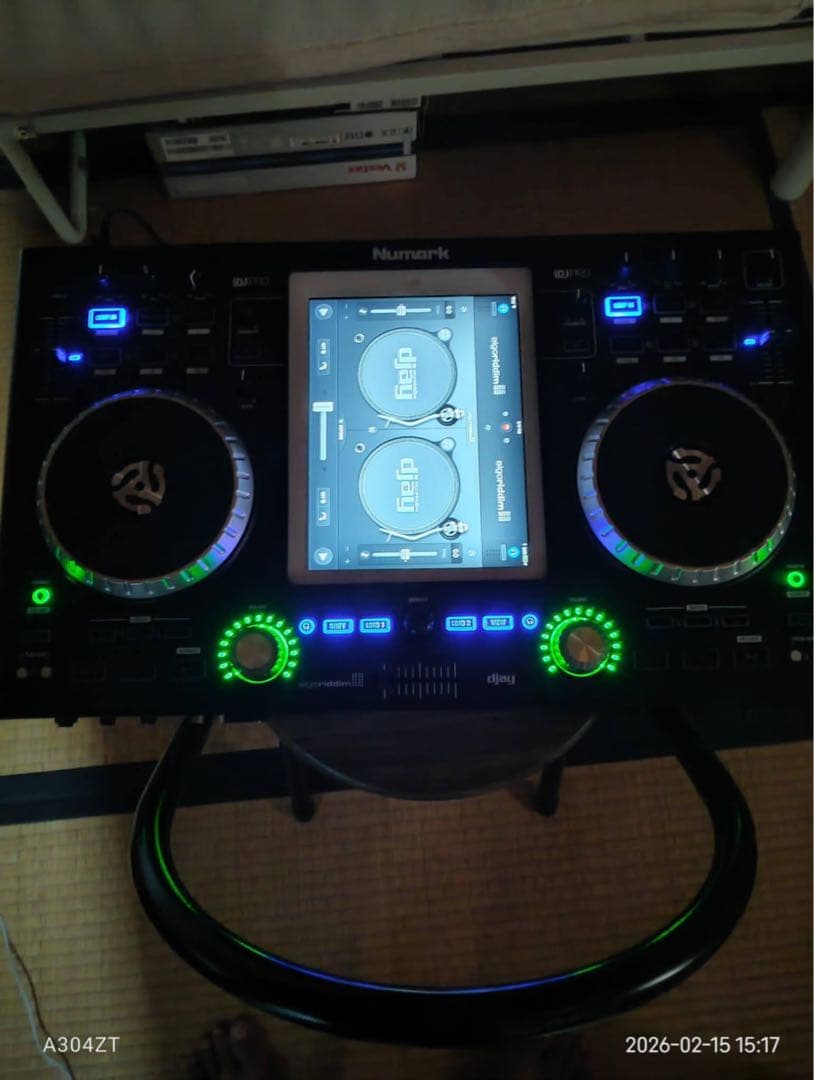 Numark iDJ PRO DJコントローラーとiPad2のセット