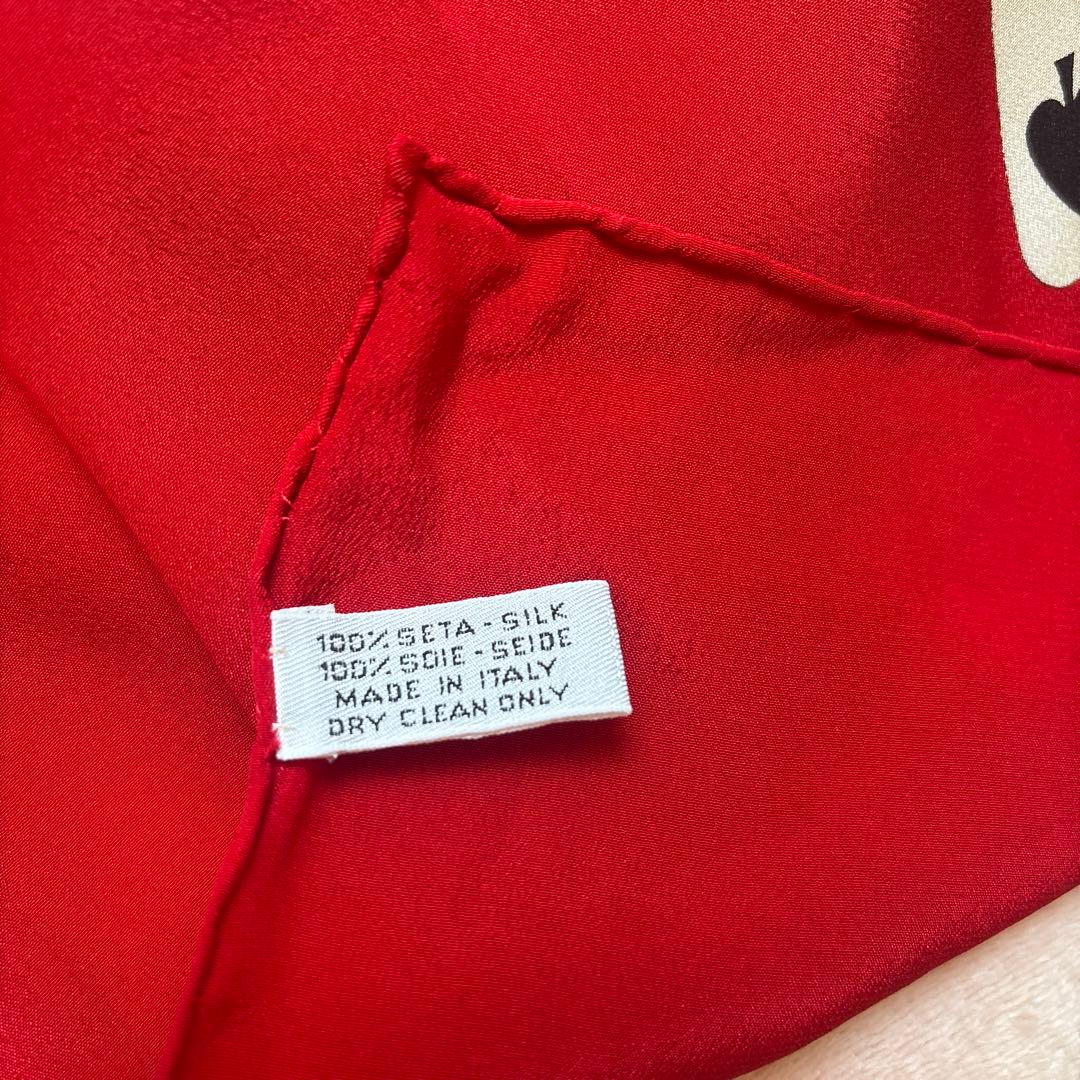 CHANEL 赤トランプ柄シルクスカーフ
