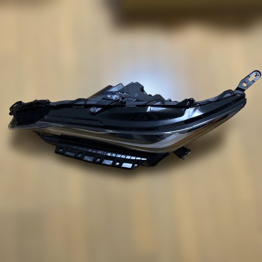 [値下げ中] トヨタ　ハリアー80系　純正LED左ヘッドライト