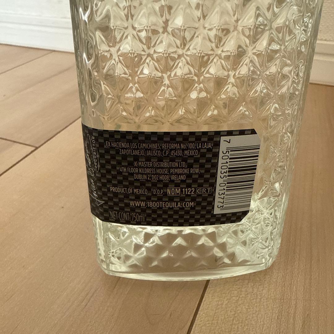 ま*ん様 クエルボ 1800 クリスタリーノ アネホ 750ml テキーラ 35