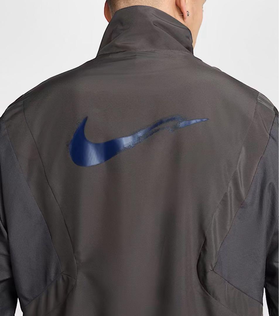 【新品未使用】Nike グレー ウィンドブレーカー Mサイズ