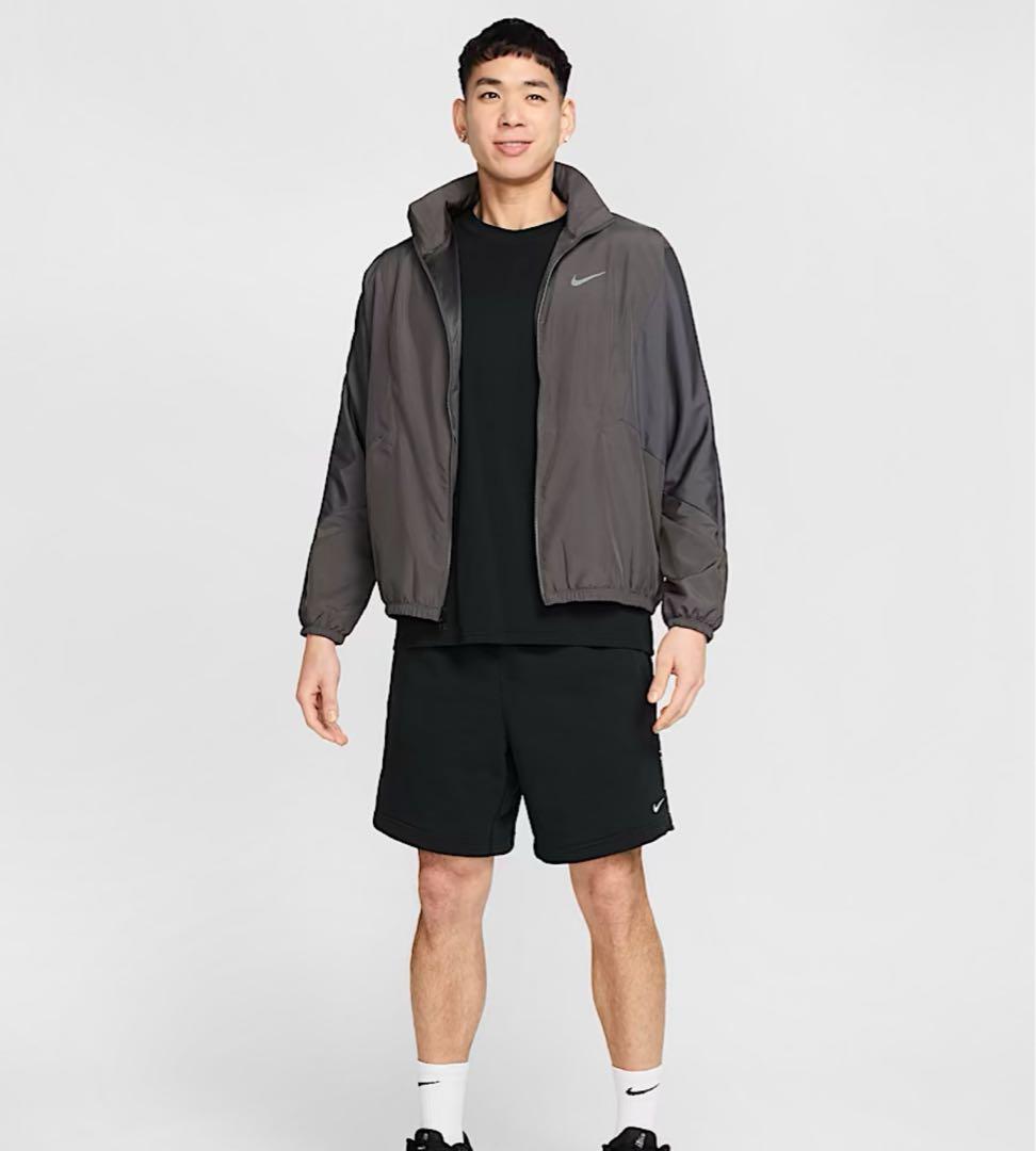 【新品未使用】Nike グレー ウィンドブレーカー Mサイズ