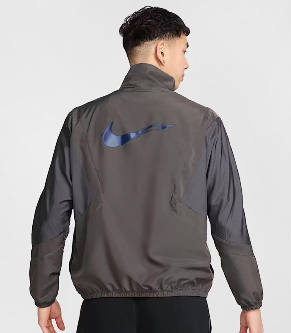 【新品未使用】Nike グレー ウィンドブレーカー Mサイズ