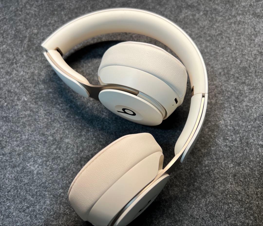 Beats Solo Pro アイボリー