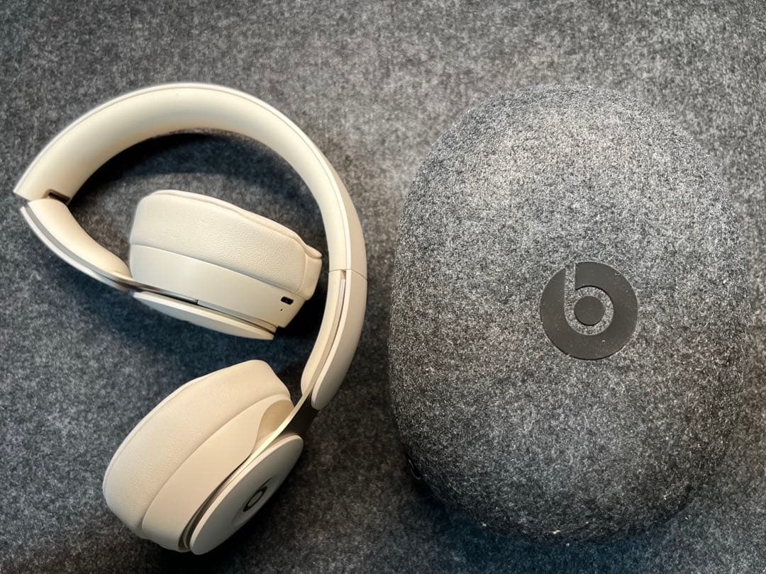 Beats Solo Pro アイボリー
