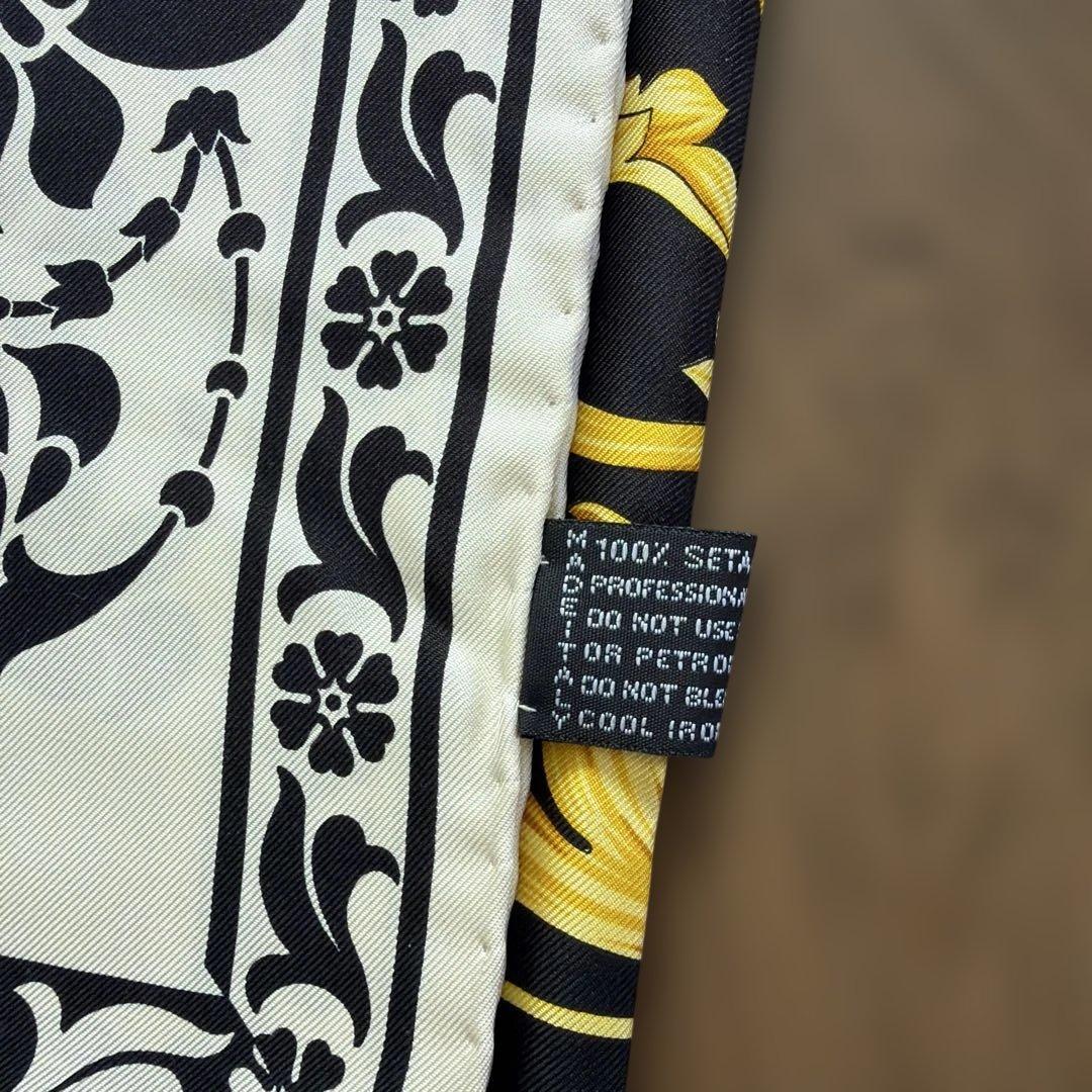 GIANNI VERSACE ヴェルサーチ　シルク　スカーフ　黒　白　新品