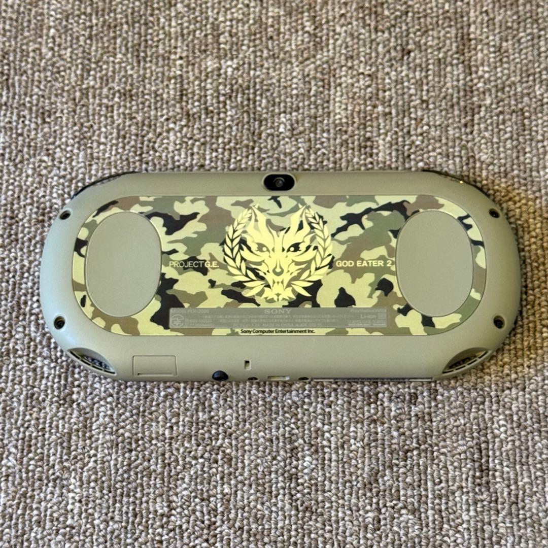 【美品】PSVITA PCH-2000 ゴッドイーター2 フェンリル