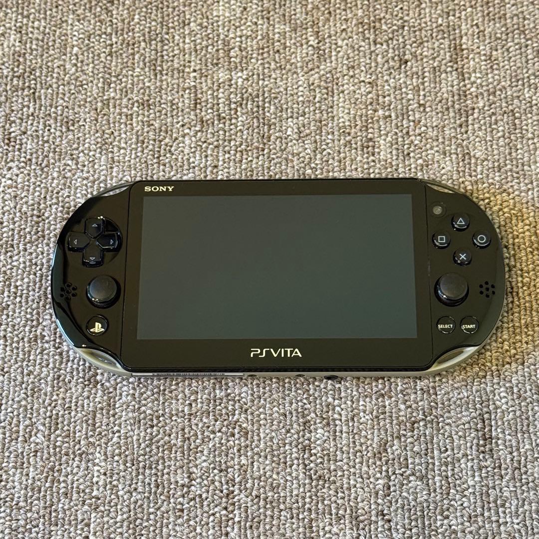 【美品】PSVITA PCH-2000 ゴッドイーター2 フェンリル