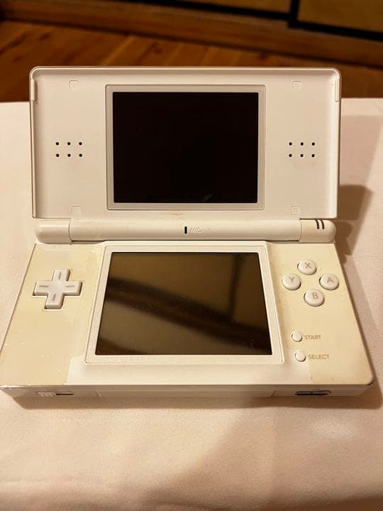 ニンテンドーDSi 本体とDS Lite本体　ソフト3本付