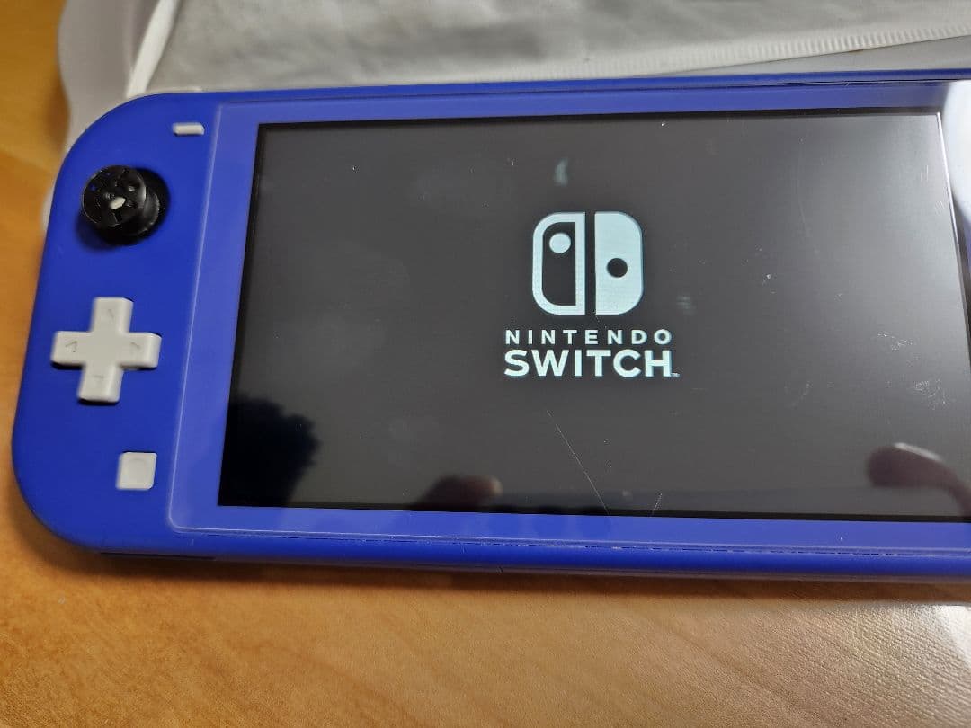 Nintendo Switch Lite ブルー ケース付き　2枚目の写真を確認