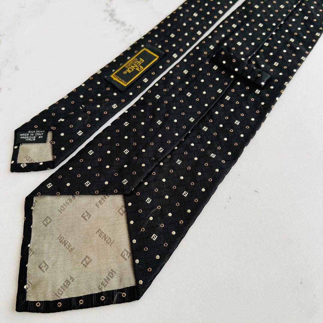 良品　フェンディ　ネクタイ　ハイブランド　ビジネス　ロゴ柄　FF柄　高級　人気