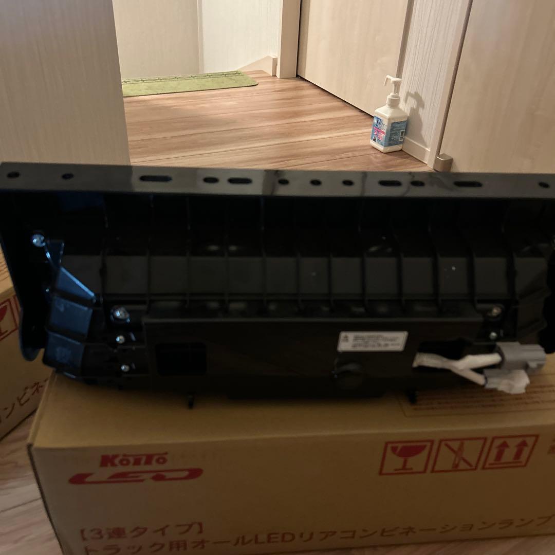 KOITOトラック用LEDリアコンビネーションランプ 3連タイプUDウォーニング
